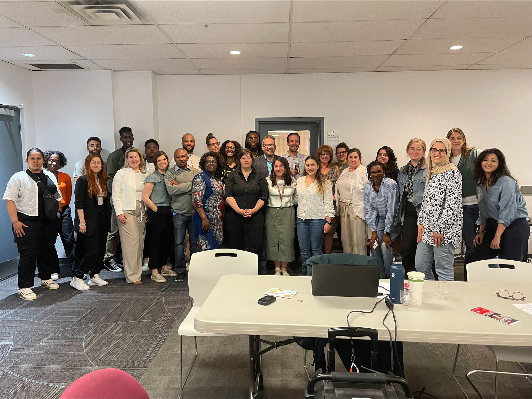 Membres et partenaires du Collectif Jeunesse réunis lors d'une rencontre, mai 2024